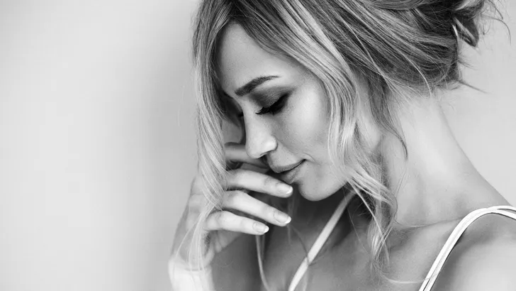 Deze 64-jarige vrouw maakt diepe indruk met uiterlijk