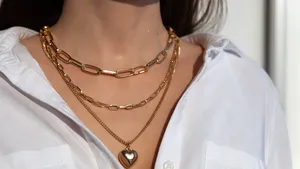 Zo krijg jij je kettingen en andere sieraden uit de knoop