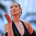 Bella Hadid op rode loper