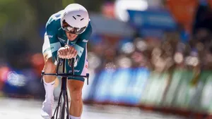 mads pedersen op tijdritfiets