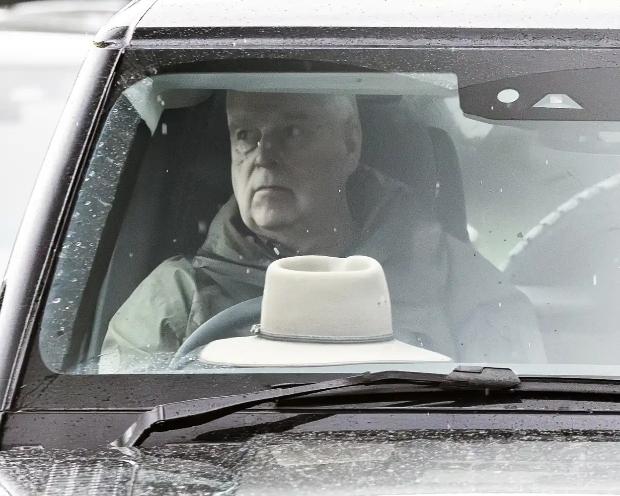 Schandalen Sarah Ferguson: ex-prins Andrew in de auto.