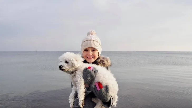 Zielig… gezin prinses Marie moet hondje Apple missen