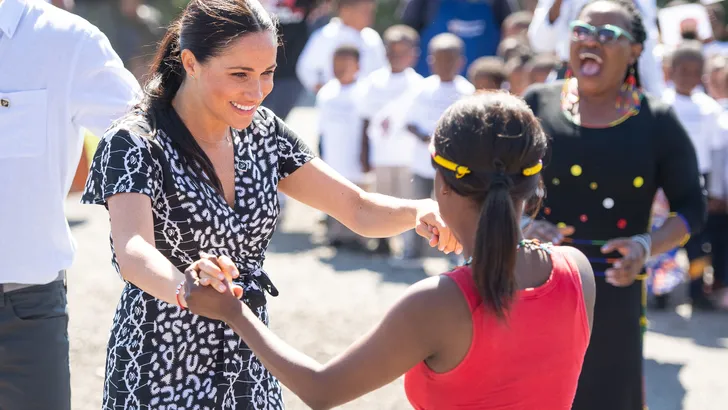 Zien: Meghan Markle danst erop los