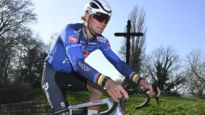 Mathieu van der Poel is klaar voor Omloop Het Nieuwsblad, maar zegt tegelijkertijd dat het heropstarten van zijn trainingen na het WK cross 'een klein beetje tegenviel.'