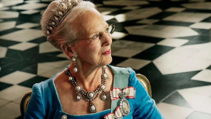 Dit is het jubileumportret van koningin Margrethe