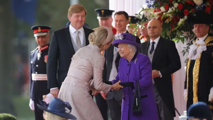 Hello dear! Oranjes op bezoek bij de Queen