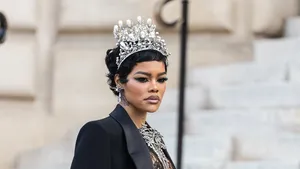 Schiaparelli Haute Couture 2026: Alle celebs en de mooiste looks op een rij