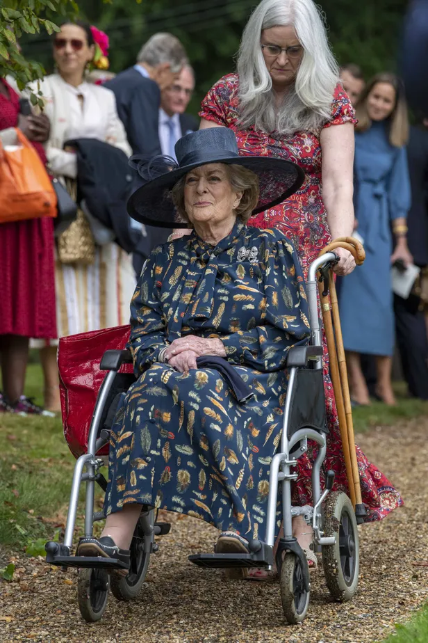 Lady Pamela Hicks tijdens de bruiloft van India Hicks and David Flint Wood bij de Brightwell Baldwin Parish Church in Oxfordshire.