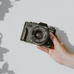 fotocamera tegen muur