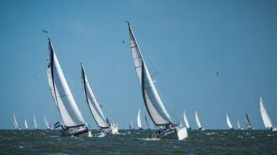 399 boten aan de start van de 24 Uurs Zeilrace