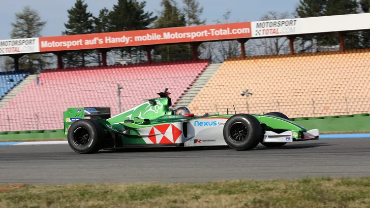Klaas Zwart gaat voor absoluut ronderecord Assen met Jaguar F1 V10