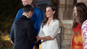 Altijd al willen weten hoe koningin Letizia ruikt? Wij zochten alles uit over haar iconische, Spaanse parfum.