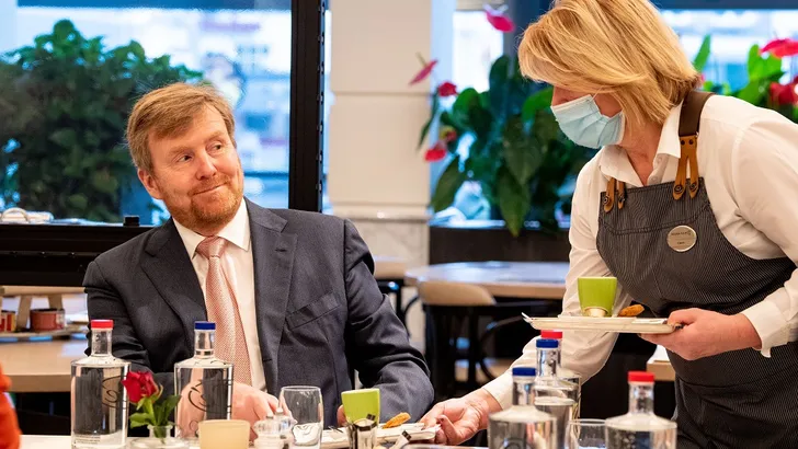 Koning Willem-Alexander duikt op in Den Bosch