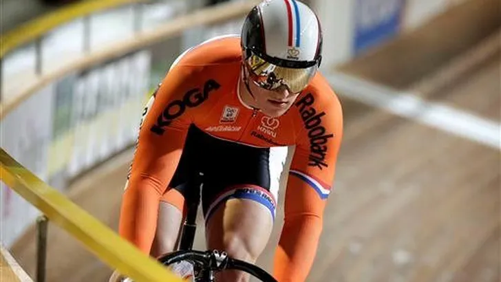 Hoogland pakt goud bij WB-sprint