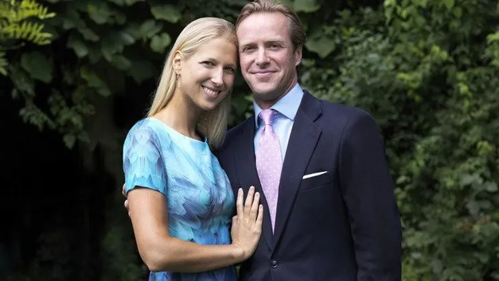 Queen bij Royal Wedding Lady Gabriella