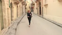 Modevlogger Anita showt vanaf Sicilië: deze kleding is onmisbaar in elke koffer 