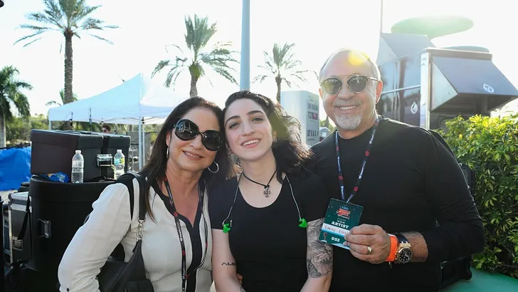 Dochter Gloria Estefan lijkt tweelingzus van deze BN'er