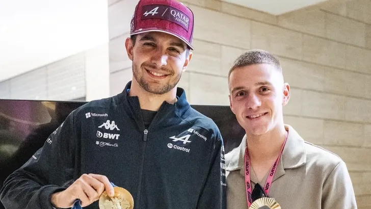 remco evenepoel bij de formule 1 met esteban ocon