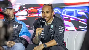 Hamilton trekt Red Bull in twijfel: 'Ze zijn te nerveus om grote veranderingen te doen'