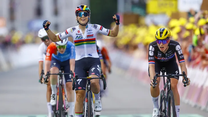 vollering en le court sprinten in de tour de france femmes