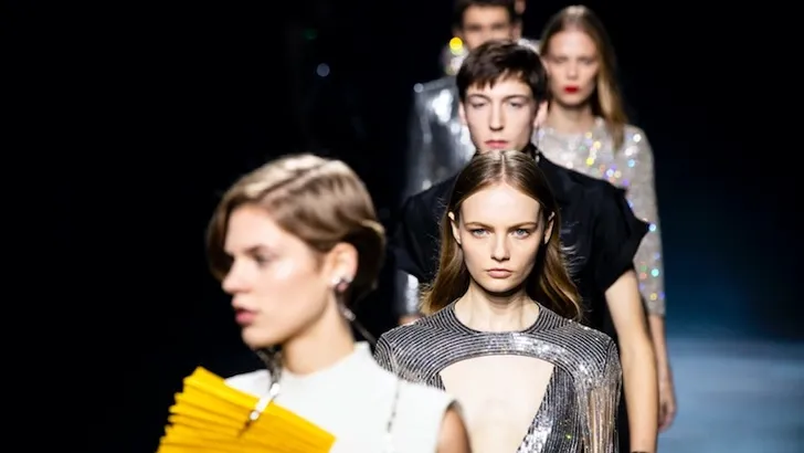 Sparkle, sparkle: metallic is de grootse trend voor de feestdagen 