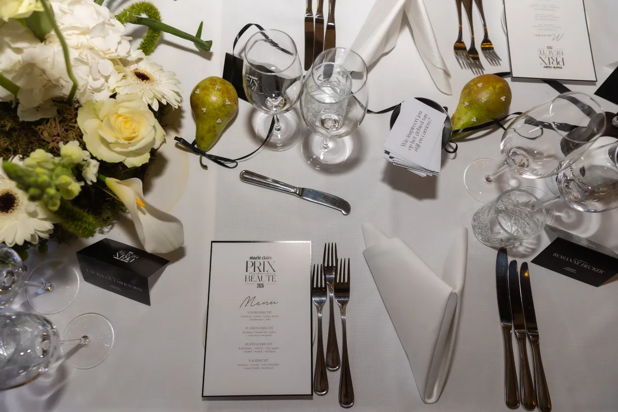 De prachtige tafelstyling tijdens het diner