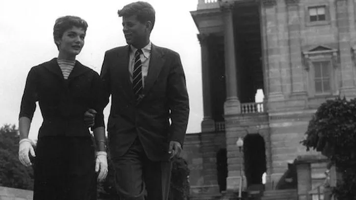 Zeldzame foto’s van JFK en Jackie Kennedy als newlyweds onder de hamer