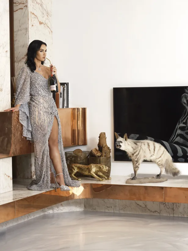 Binnenkijken: Petrouschka Dahmen van The Real Housewives van het Zuiden in haar woonkamer 
