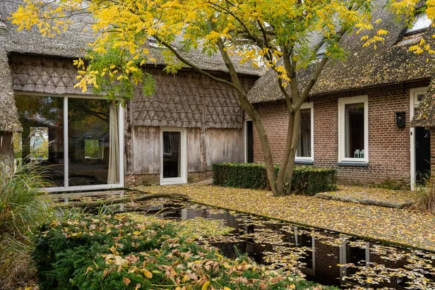Buitenkant van de boerderij in Gees