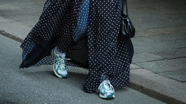 Fashion-alert! Action verkoopt déze stijlvolle sneakers voor een bizar lage prijs