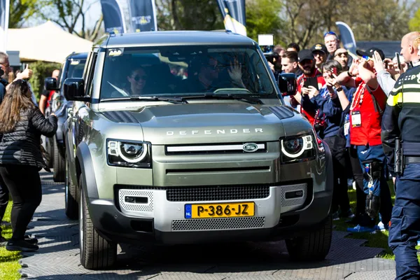 Harry & Meghan in Land Rover