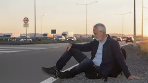 69-jarige Duitser langs Autobahn achtergelaten – bruiloftsgast en carnavalsvereniging blijken redder in nood