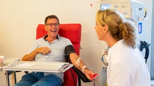 Red levens 'voor een prikkie': Sanquin lanceert bijzondere campagne met Nederlandse musea