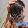 Te veel haarolie gebruikt? Zó herstel je een vette coupe | Grazia