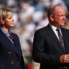 Prinses Charlene moedigt tennissers aan in sportieve maar chique outfit | Nouveau