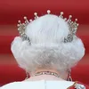Queen Elizabeth zet thee voor klusjesman