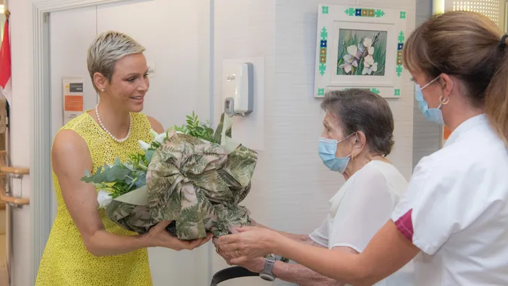 Prinses Charlene in een zonnige bui 