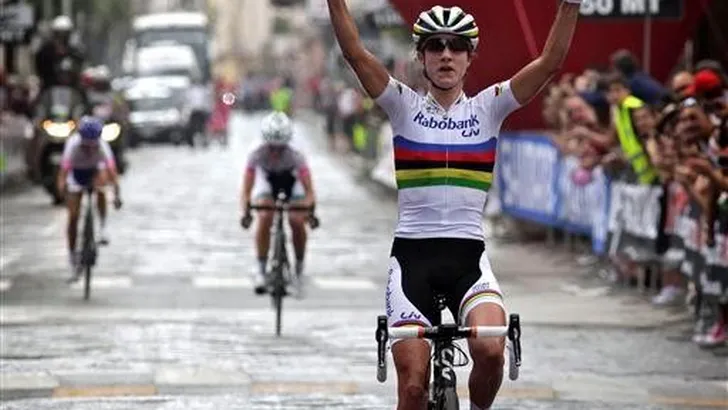 Giro Rosa: Ritwinst en roze voor Vos