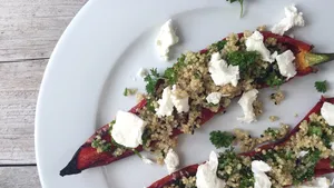 Bo's gevulde puntpaprika met quinoa en geitenkaas