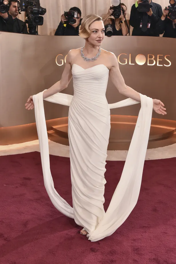 Amanda Seyfried in Versace