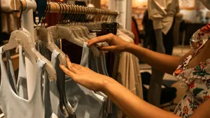 Van kleuren tot logo's tot zelfvertrouwen: dit is het effect dat kleding heeft op je omgeving!