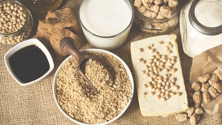 Het ingrediënt dat kan helpen tegen opvliegers overdag