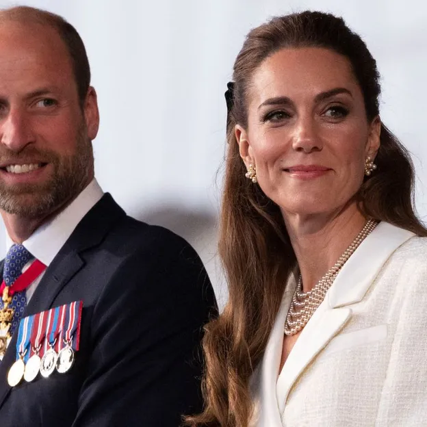 Prins William en Kate Middleton bij een concert op de Horse Guards Parade in Londen ter afsluiting van de 80e verjaardag van de herdenkingen van VE Day in het Verenigd Koninkrijk