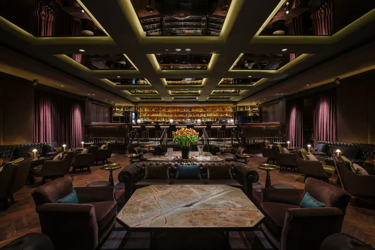 The Main Salon van Manhattan