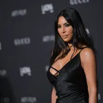 Kim Kardashian laat vriendinnen contract tekenen voordat ze op de borrel gaan