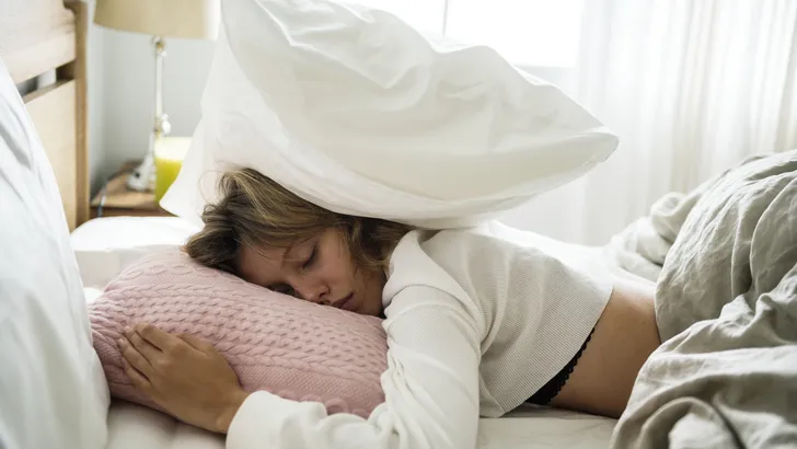 Waarom een dutje doen helemaal niet zo chill is als iedereen beweert