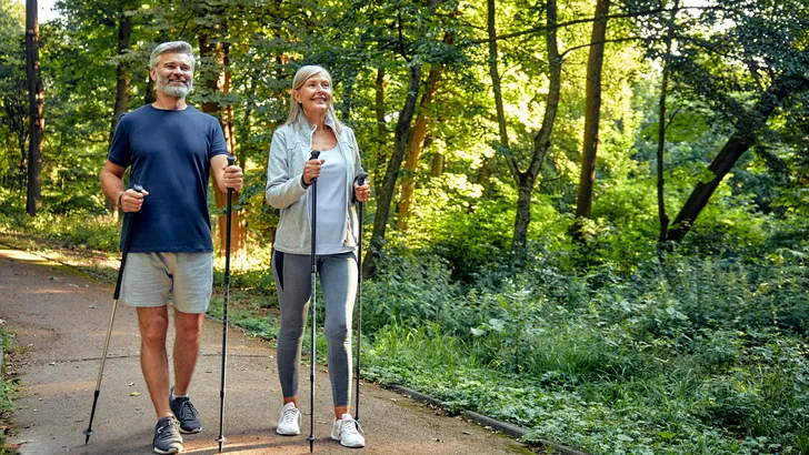 Geef je dagelijkse wandeling een flinke upgrade. Ontdek hoe verschillende manieren van wandelen een enorme boost geven aan je gezondheid.