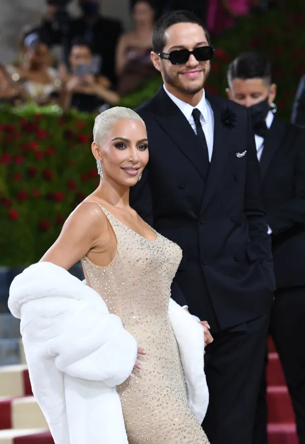 De exen van Kim Kardashian: Kim Kardashian en Pete Davidson bij het Met Gala.