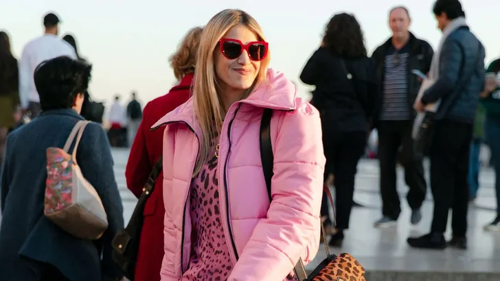 Vrouw met stijlvolle look.