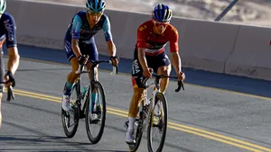 Remco Evenepoel kende een ongekende oplawaai in de UAE Tour. Hij was een van de grote favorieten voor eindwinst, maar kende op de steile Jebel Mobrah een inzinking.